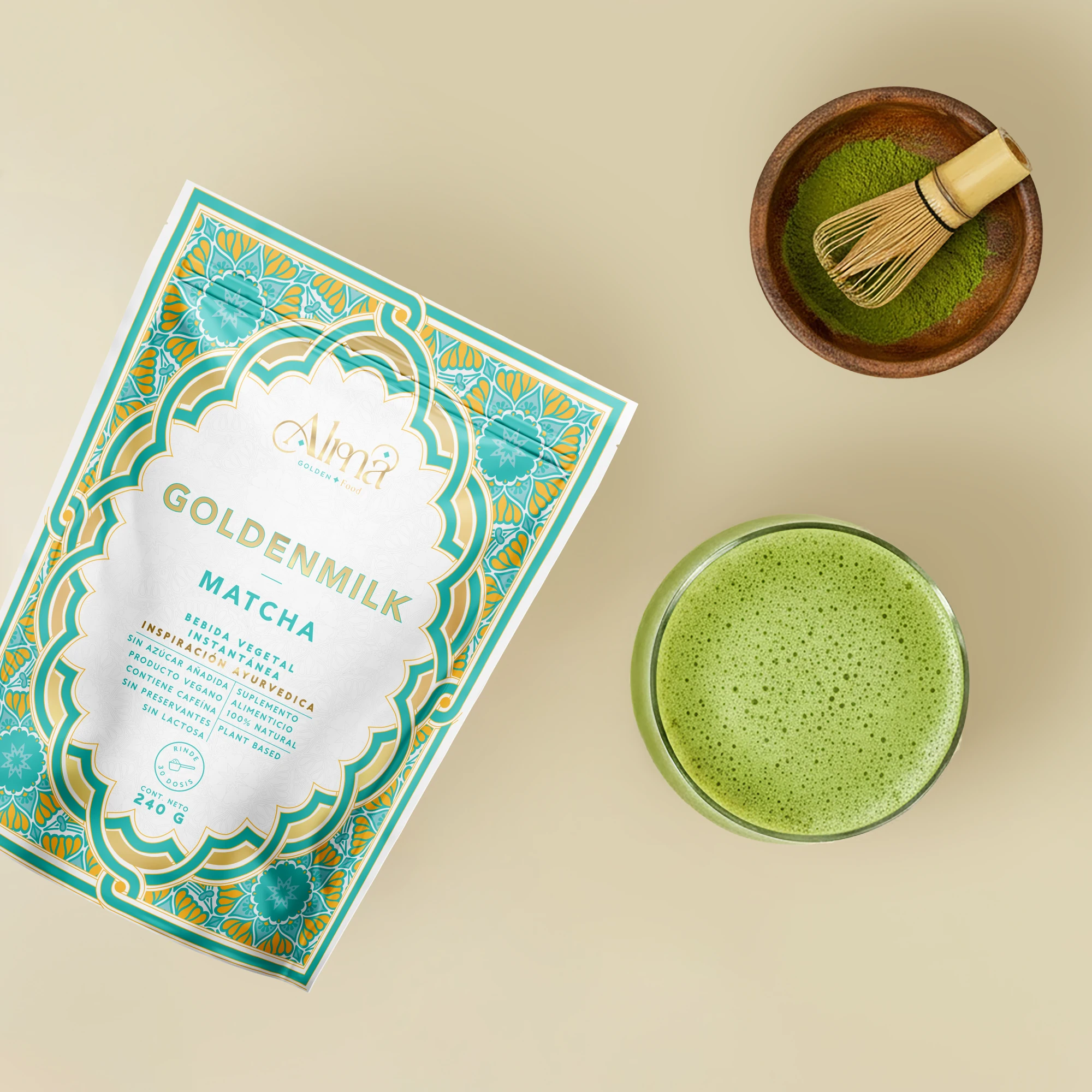 Packaging Goldenmilk Matcha en un montaje editorial con bebida preparada.