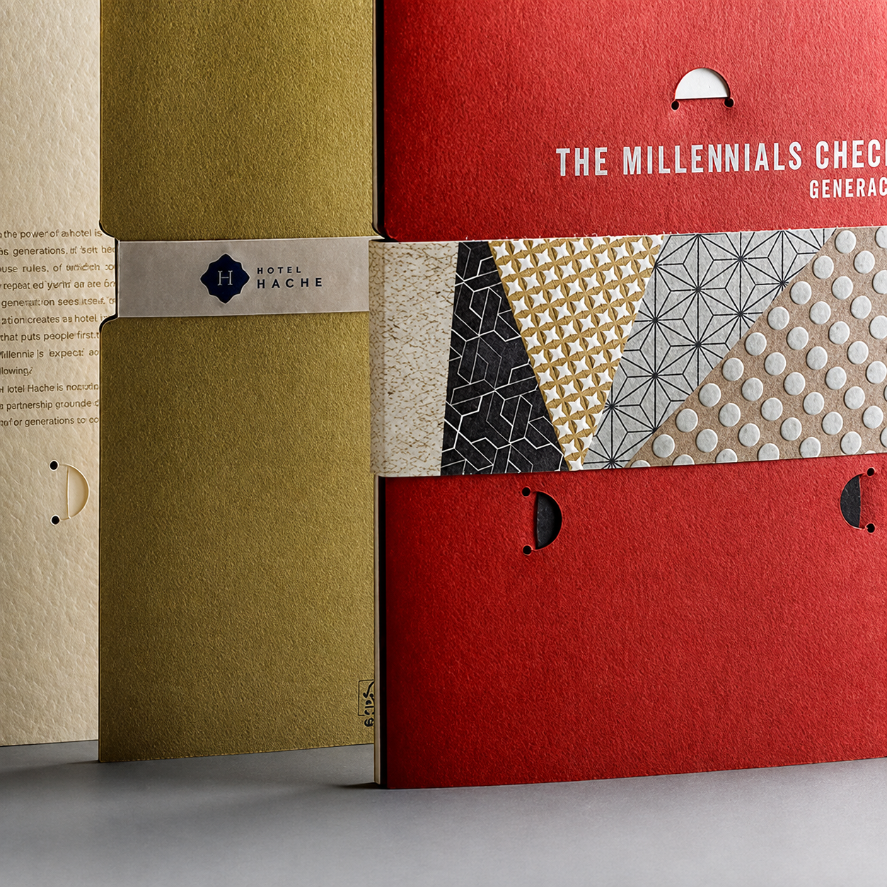 Carpeta Millennials abierta mostrando el despliegue interior de piezas.