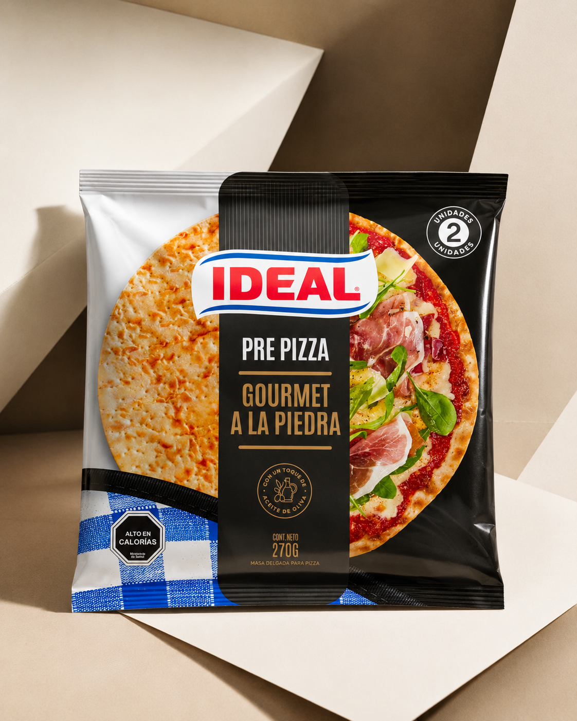 Envase negro Ideal Pre Pizza Gourmet a la Piedra con jamón, rúcula y aceite de oliva.