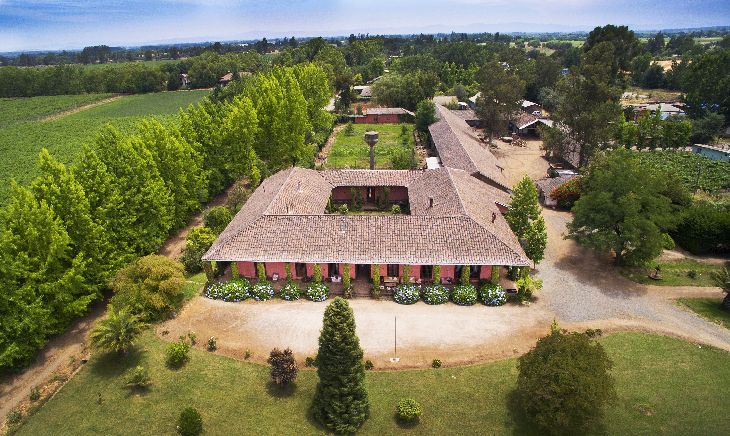 Vista aérea de la casa y los jardines de la viña Cremaschi Furlotti.