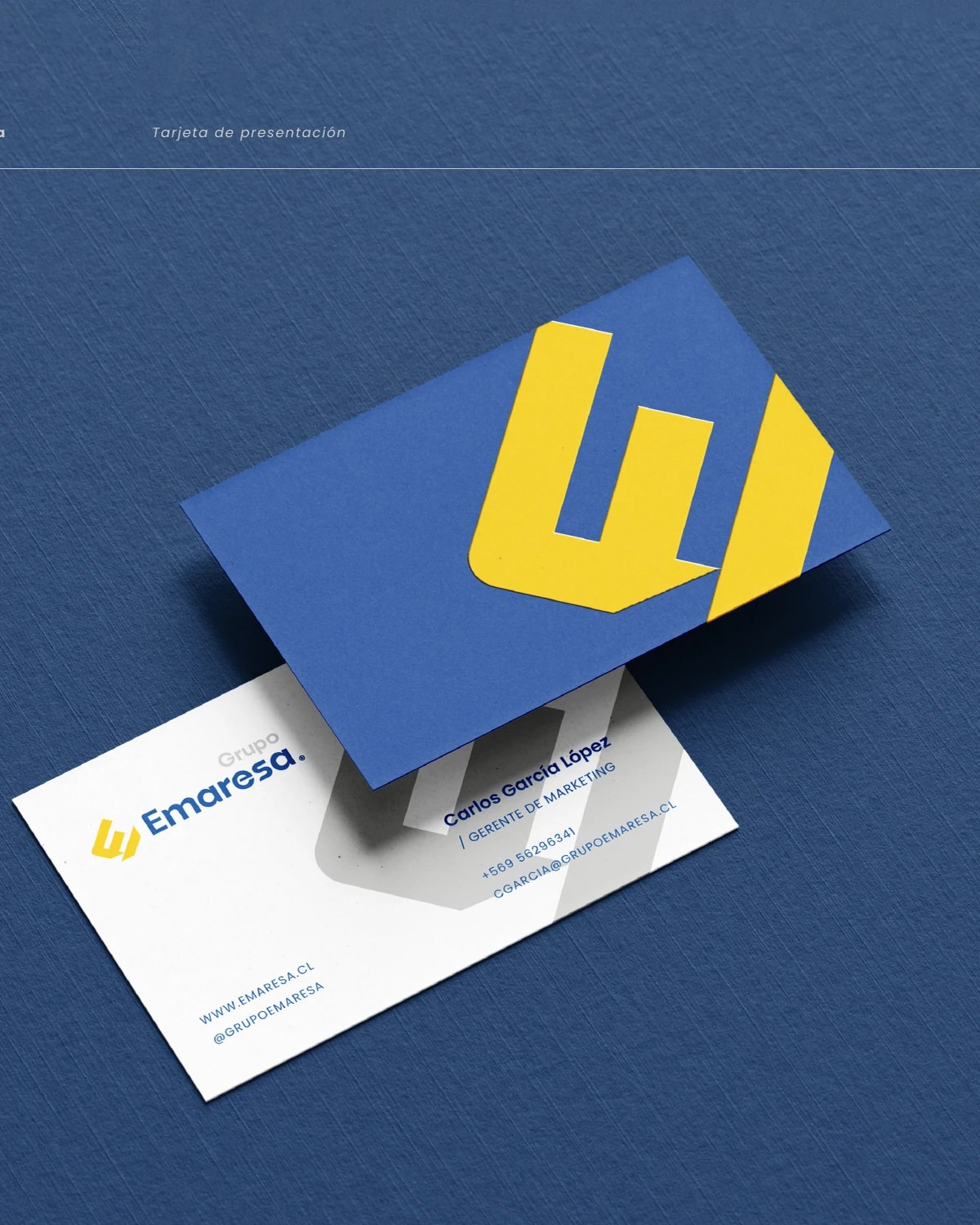 Sistema de tarjetas corporativas de Grupo Emaresa en azul, blanco y amarillo