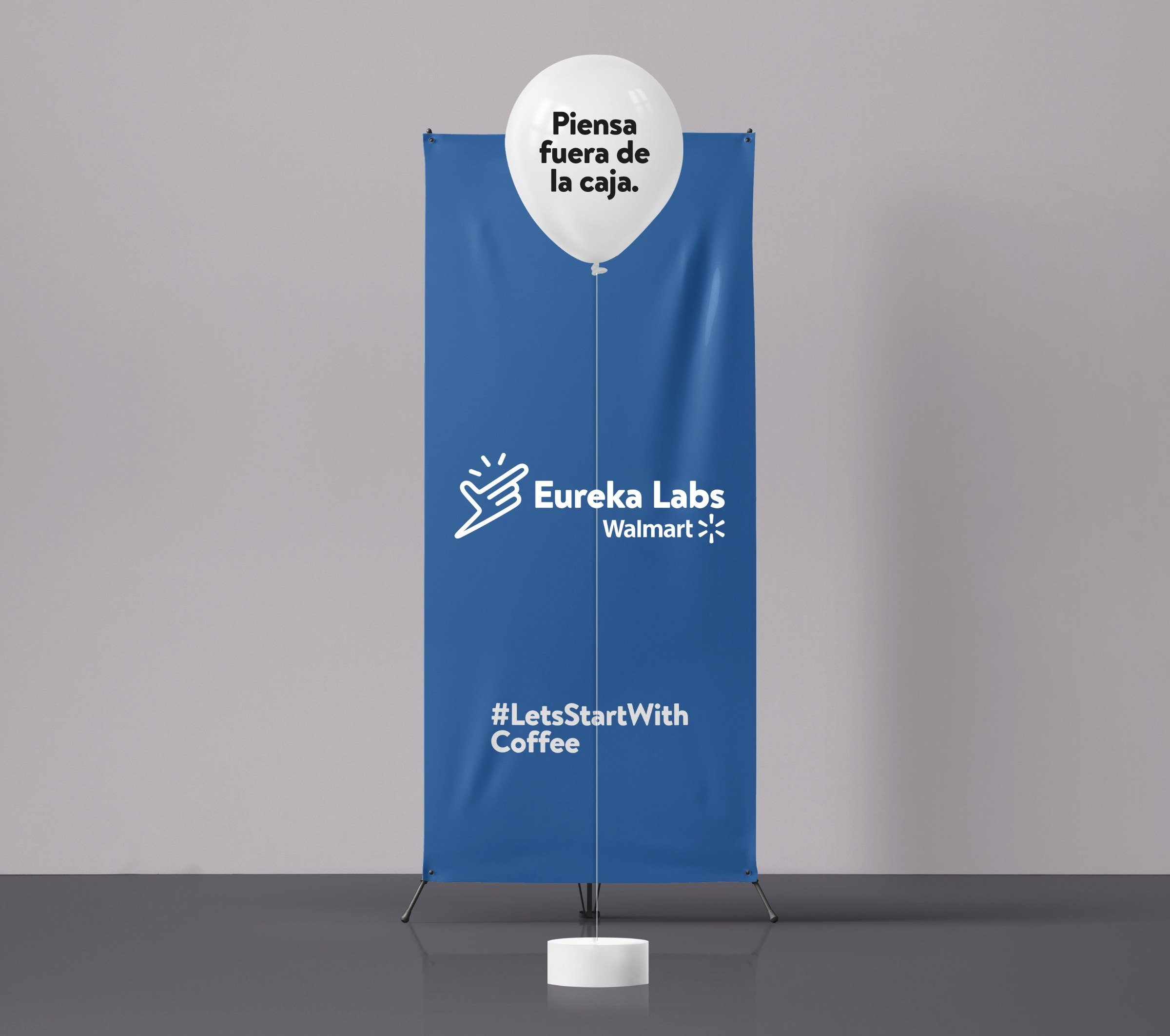 Pendón azul de Eureka Labs con globo de diálogo y mensaje sobre pensar fuera de la caja