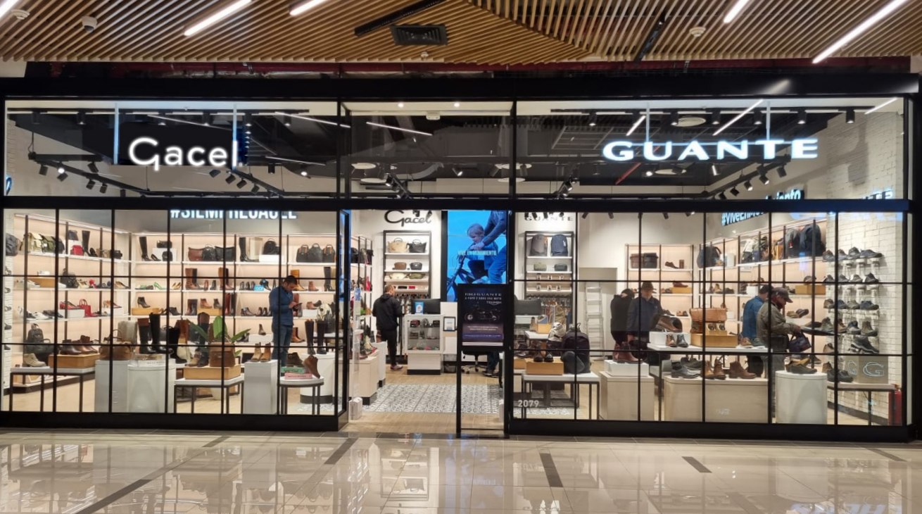 Fachada de tienda Gacel conviviendo con la marca Guante en un mismo local de mall.