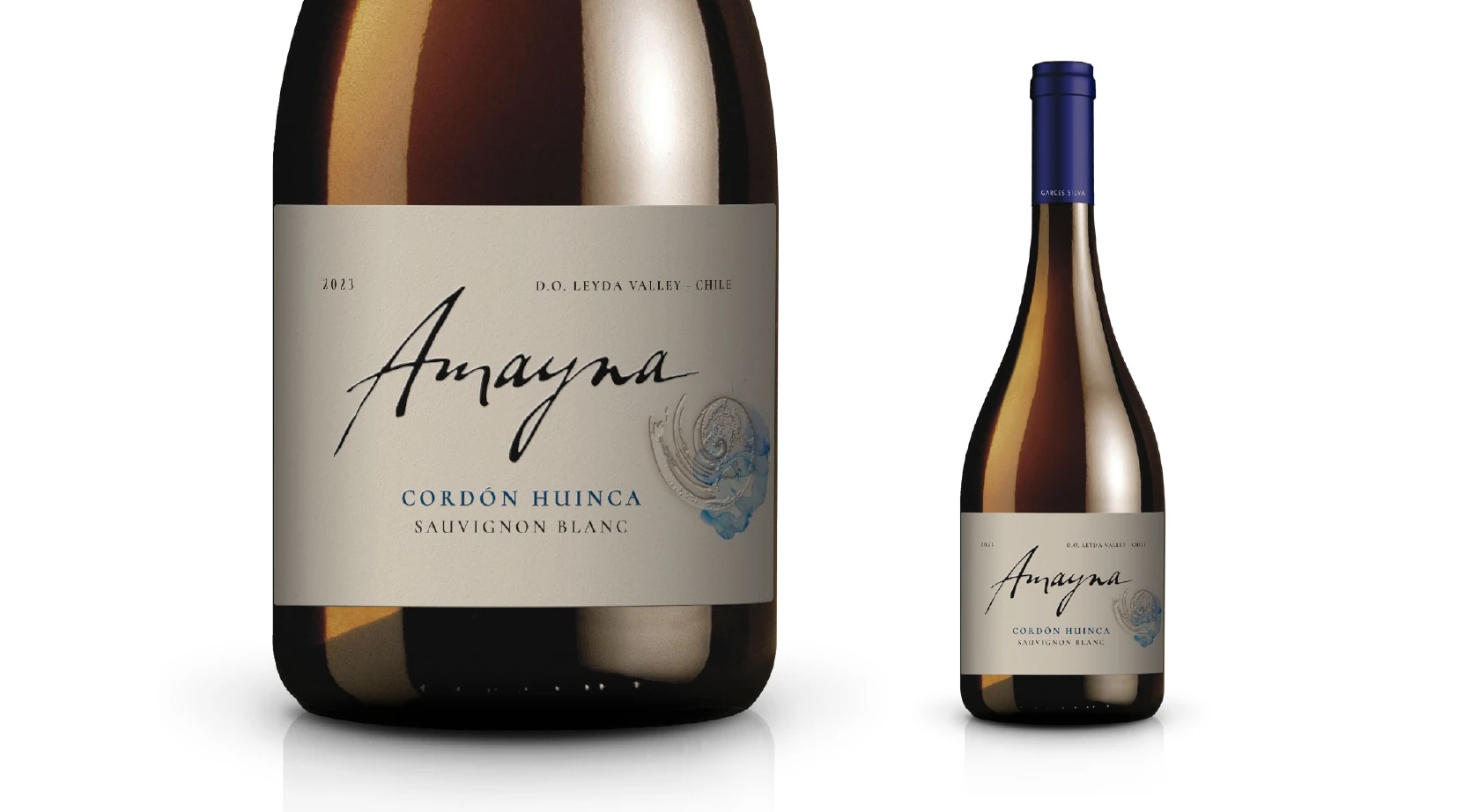 Tercera propuesta de botella Cordón Huinca con logotipo Amayna negro y acentos azules.