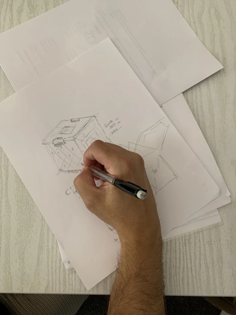 Boceto a mano del diseño de un estuche La Fête, dibujado a lápiz sobre papel