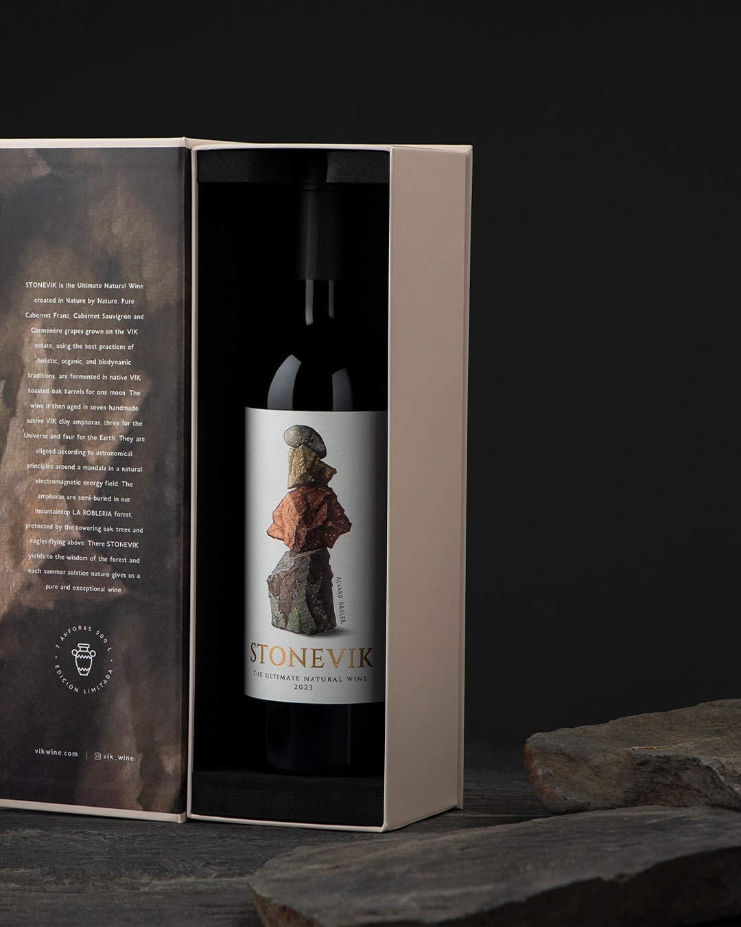 Estuche abierto de STONEVIK, serie de premios