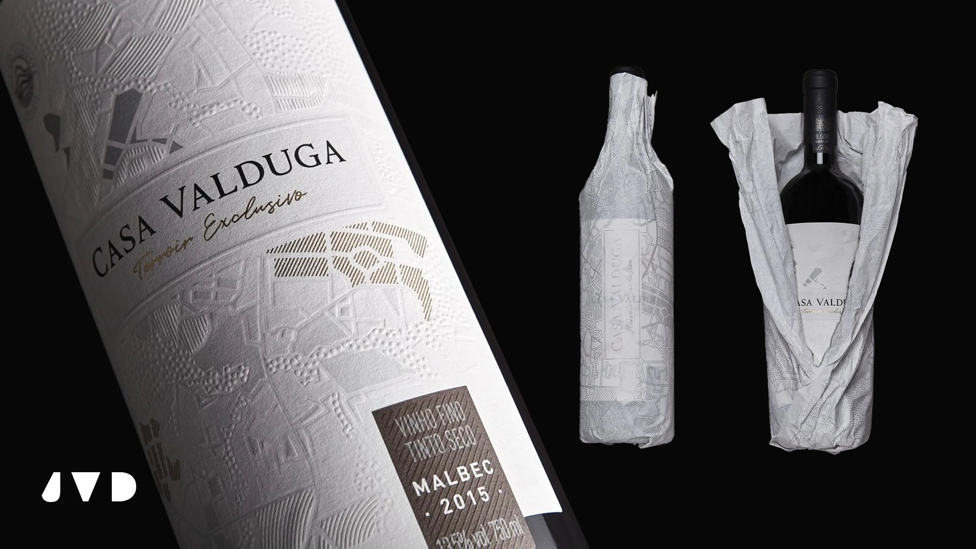 Sistema Casa Valduga Terroir Exclusivo con etiqueta cartográfica y botellas envueltas.
