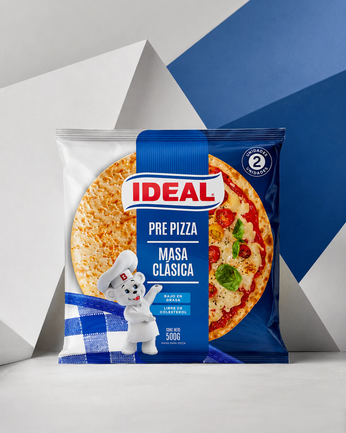 Envase Ideal Pre Pizza Masa Clásica con el Osito Bimbo y fondo geométrico azul.
