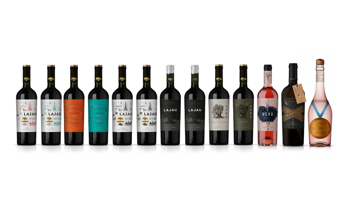 Lineup de desarrollo con las botellas de Lajau, Ombú, Berá, Estación Francia y Guidaí alineadas sobre fondo blanco.