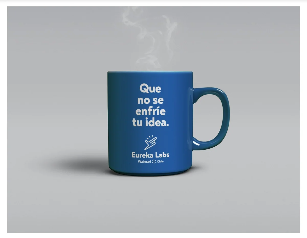 Tazón azul de Eureka Labs con un mensaje sobre no enfriar las ideas